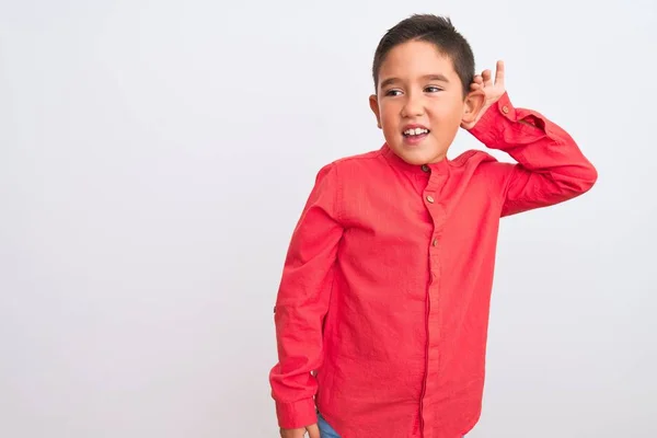 Schöner Kleiner Junge Elegantem Rotem Hemd Der Vor Isoliertem Weißem — Stockfoto