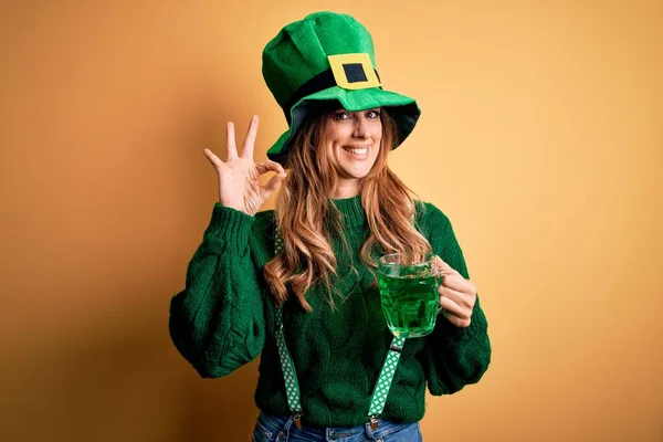 Beautiful Woman Wearing Hat Drinking Jar Green Beverage Celebrating Saint — Stock Photo, Image