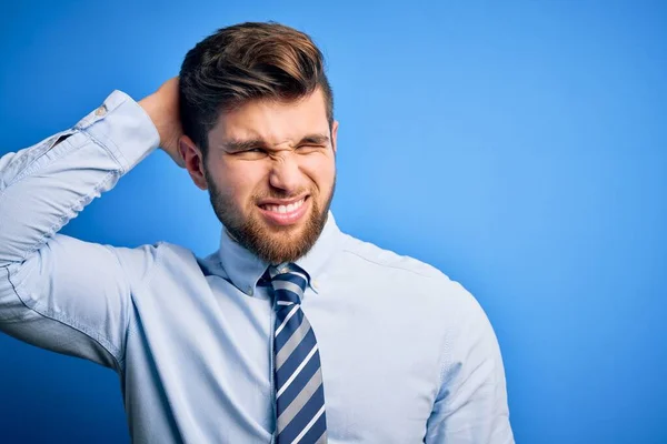 Jovem Empresário Loiro Com Barba Olhos Azuis Vestindo Camisa Elegante — Fotografia de Stock