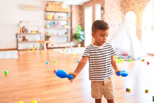 Hermoso Niño Jugando Bolos Jardín Infantes —  Fotos de Stock