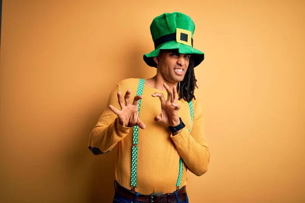 Jeune Homme Afro Américain Portant Chapeau Vert Célébrant Saint Patricks — Photo