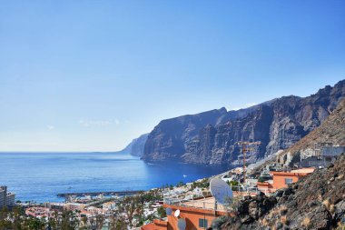 Kanarya adasındaki Atlantik sahil uçurumunun güzel manzarası