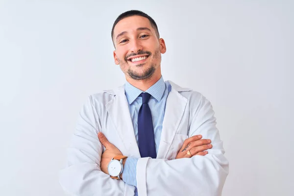 Joven Doctor Vistiendo Abrigo Blanco Sobre Fondo Aislado Feliz Rostro — Foto de Stock