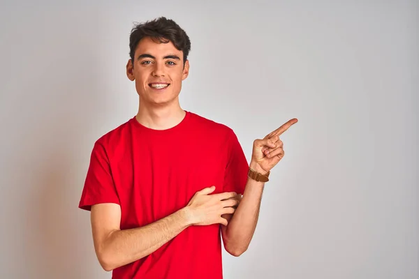 Menino Adolescente Vestindo Camiseta Vermelha Sobre Fundo Branco Isolado Com — Fotografia de Stock