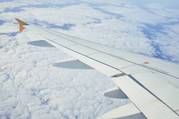 Cloudscape Desde Avión Ventana Paisaje Del Avión Ala Cielo Nublado —  Fotos de Stock