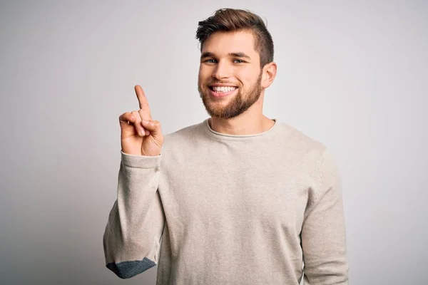 Young Handsome Blond Man Beard Blue Eyes Wearing Casual Sweater — Stockfoto