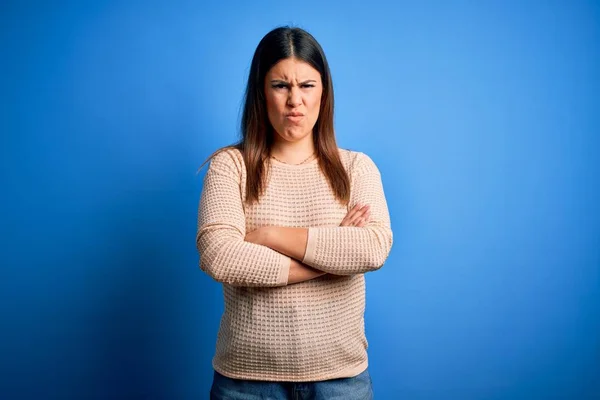 Jonge Mooie Vrouw Draagt Casual Trui Blauwe Achtergrond Sceptisch Nerveus — Stockfoto