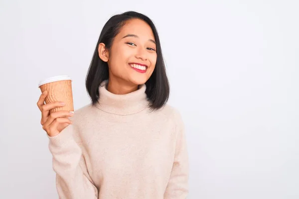 Νεαρή Όμορφη Κινέζα Γυναίκα Πίνει Χάρτινο Ποτήρι Καφέ Πάνω Από — Φωτογραφία Αρχείου