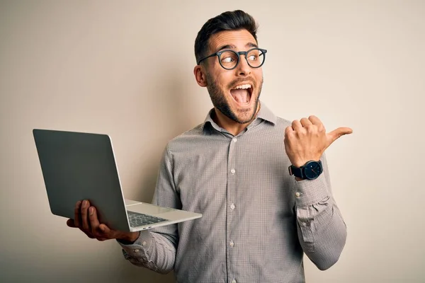 Young Business Man Wearing Glasses Working Using Computer Laptop Pointing — Stockfoto