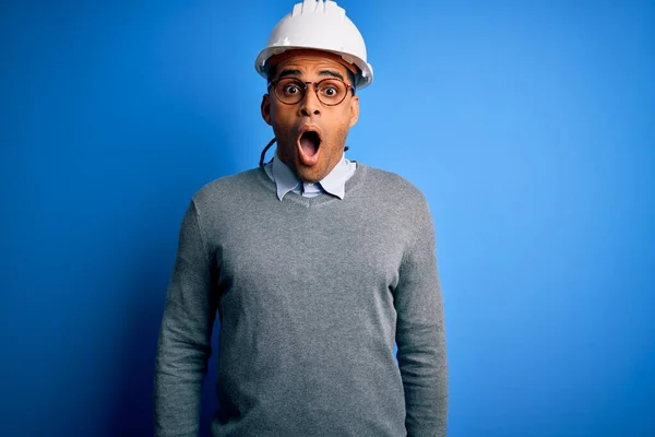 Young Handsome African American Engineer Man Dreadlocks Wearing Safety Helmet — Stockfoto