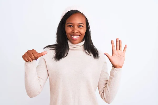 Mooi Jong Afrikaans Amerikaans Vrouw Dragen Coltrui Winter Hoed Tonen — Stockfoto
