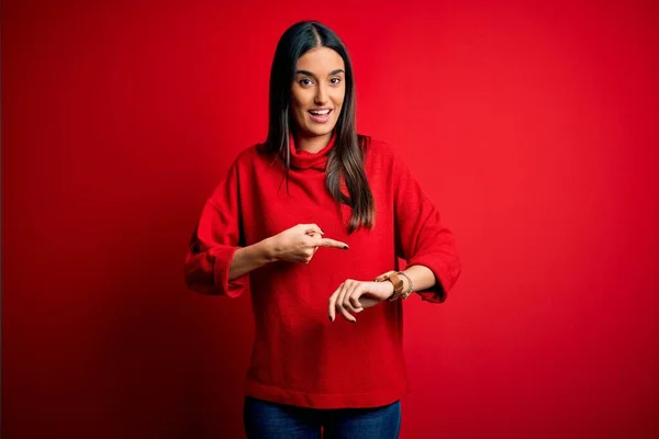 Young Beautiful Brunette Woman Wearing Casual Sweater Isolated Red Background — 图库照片