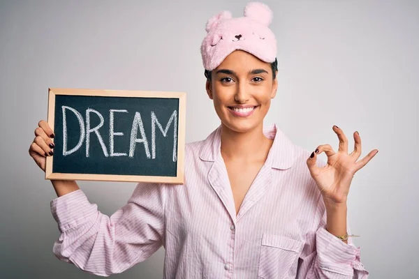 Young Beautiful Woman Wearing Pajama Sleep Mask Holding Blackboard Dream — 스톡 사진