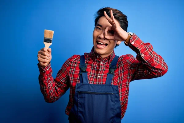 Young Handsome Chinese Painter Man Wearing Apron Painting Using Brush — Stock Photo, Image