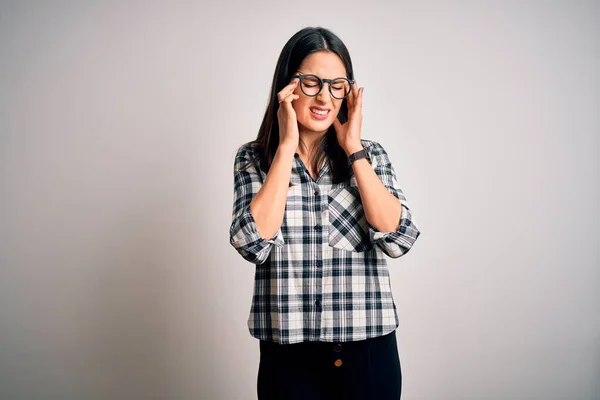 Mulher Morena Jovem Com Olhos Azuis Vestindo Camisa Casual Óculos — Fotografia de Stock