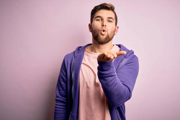 Giovane Uomo Biondo Con Barba Gli Occhi Azzurri Indossa Felpa — Foto Stock