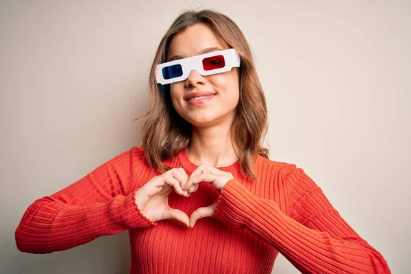 Menina Loira Jovem Vestindo Óculos Cinema Sobre Fundo Isolado Sorrindo — Fotografia de Stock