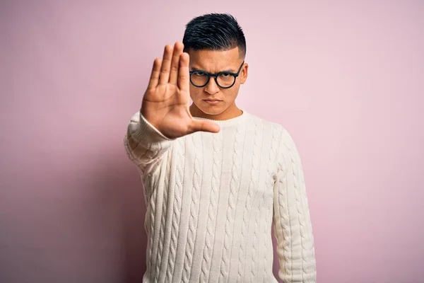 Young Handsome Latin Man Wearing White Casual Sweater Glasses Pink — Stock Photo, Image