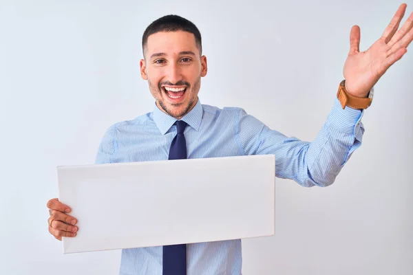 Ung Affärsman Håller Tom Banner Över Isolerad Bakgrund Mycket Glad — Stockfoto