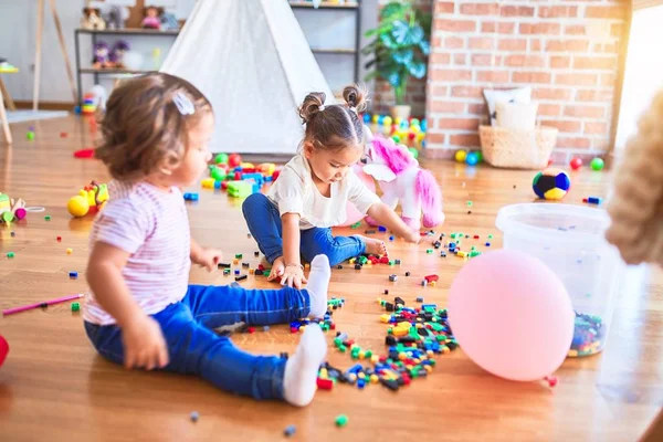 Adoráveis Crianças Brincando Com Blocos Construção Brinquedo Jardim Infância — Fotografia de Stock