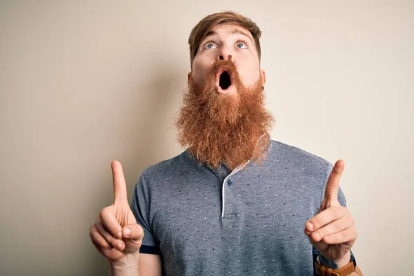 Handsome Irish Redhead Man Beard Arm Tattoo Standing Isolated Background — Stock Photo, Image