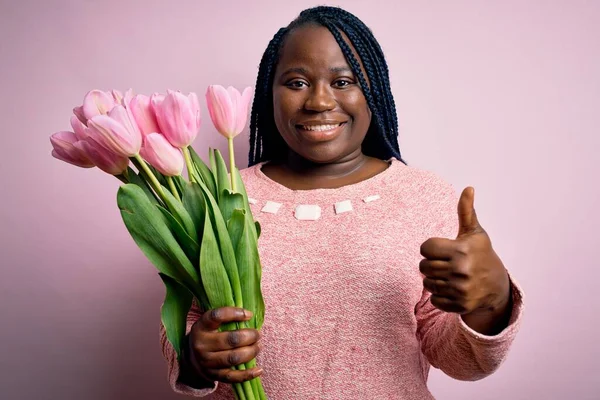 Jeune Femme Afro Américaine Taille Avec Des Tresses Tenant Bouquet — Photo