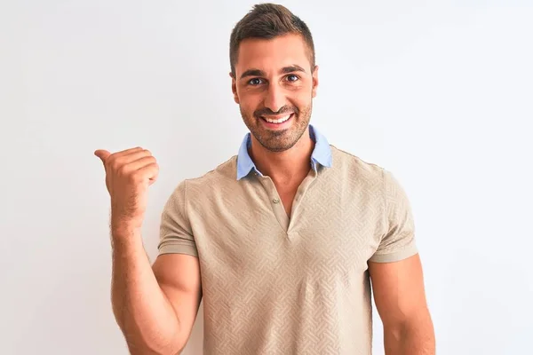 Jovem Bonito Homem Vestindo Elegante Shirt Sobre Isolado Fundo Sorrindo — Fotografia de Stock