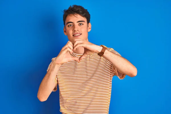 Teenager Junge Lässigem Shirt Das Vor Blauem Hintergrund Steht Und — Stockfoto