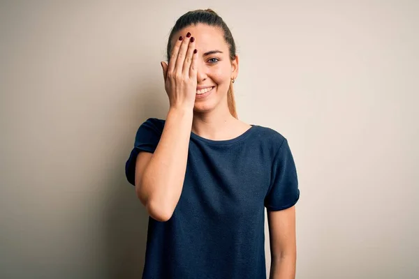 Young Beautiful Blonde Woman Blue Eyes Wearing Casual Shirt White — Stock Photo, Image