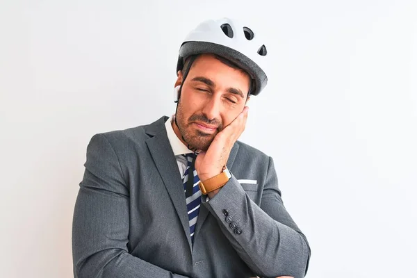 잘생긴 사업가 자전거 이어폰으로 배경에서 피곤해 보이고 우울증 문제가 것같다 — 스톡 사진