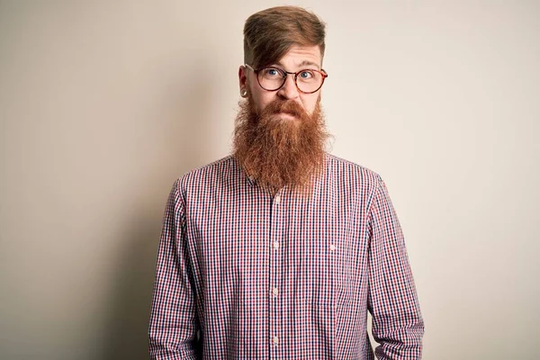 Knappe Ierse Roodharige Zakenman Met Baard Die Een Bril Draagt — Stockfoto