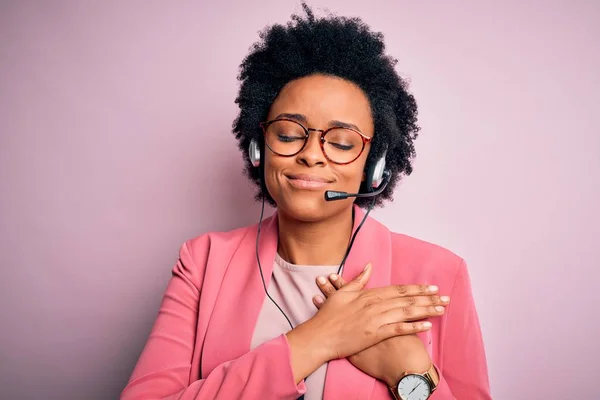 Jovem Operadora Call Center Afro Americana Com Cabelo Encaracolado Usando — Fotografia de Stock