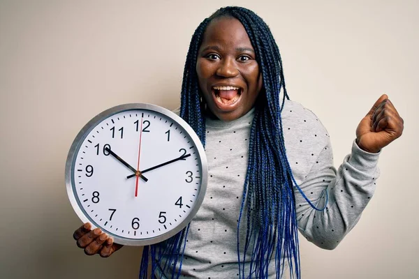 Jeune Femme Afro Américaine Taille Avec Des Tresses Faisant Compte — Photo