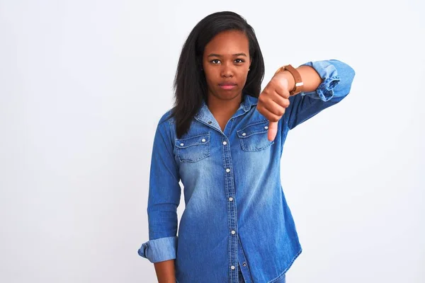 Hermosa Mujer Afroamericana Joven Con Chaqueta Mezclilla Sobre Fondo Aislado —  Fotos de Stock