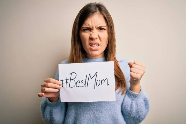 Jovem Bela Mulher Segurando Papel Com Melhor Mensagem Mãe Celebrando — Fotografia de Stock