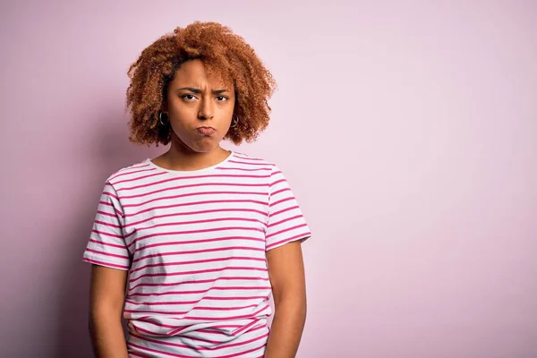 Joven Hermosa Afroamericana Afro Mujer Con Pelo Rizado Usando Casual — Foto de Stock