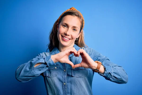 Jeune Belle Femme Blonde Portant Une Chemise Denim Décontracté Diadème — Photo