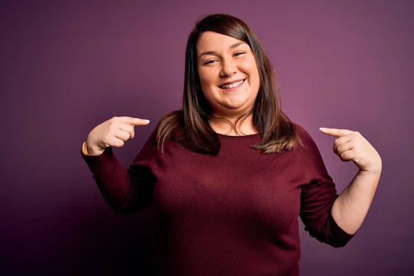 Beautiful Brunette Size Woman Wearing Casual Sweater Isolated Purple Background — Stock Photo, Image