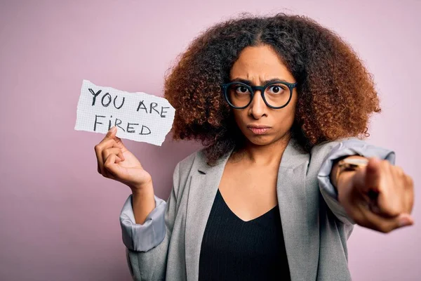 Jovem Afro Americana Com Cabelo Afro Segurando Papel Com Você — Fotografia de Stock