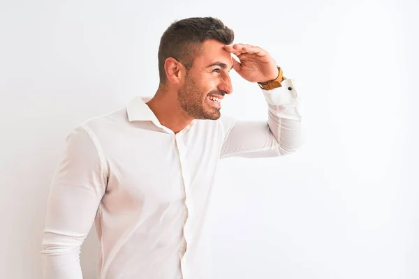 Jovem Homem Negócios Bonito Vestindo Camisa Elegante Sobre Fundo Isolado — Fotografia de Stock