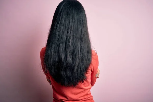 Young Beautiful Chinese Woman Wearing Casual Sweater Isolated Pink Background — Stock Photo, Image