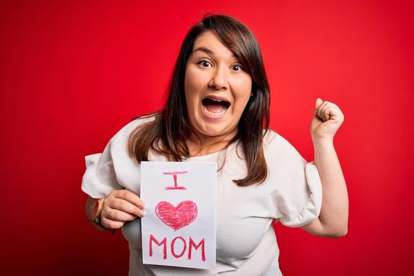 Beautiful Brunette Size Woman Holding Love Mom Message Celebrating Mothers — Stock Photo, Image