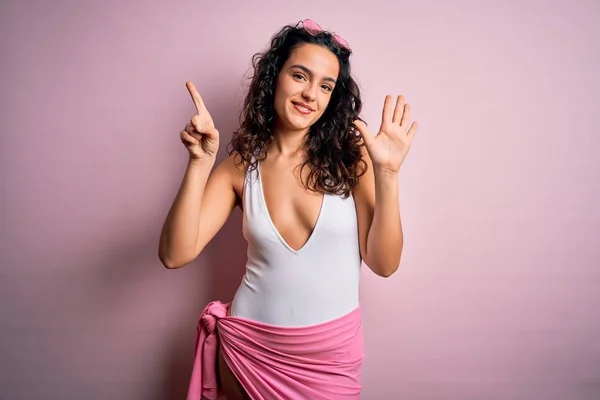 Beautiful Woman Curly Hair Vacation Wearing White Swimsuit Pink Background — Stock Photo, Image