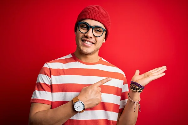 Young Brazilian Man Wearing Casual Striped Shirt Glasses Isolated Red — Stock Photo, Image