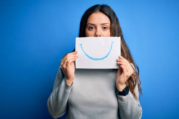 Jong Mooi Brunette Positieve Vrouw Holding Card Met Glimlach Emotie — Stockfoto