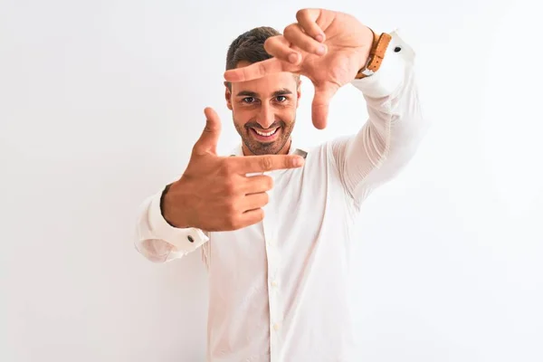 Jovem Homem Negócios Bonito Vestindo Camisa Elegante Sobre Fundo Isolado — Fotografia de Stock