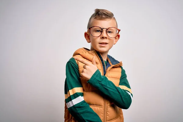 Kleines Kaukasisches Kind Mit Blauen Augen Wintermantel Und Smarter Brille — Stockfoto