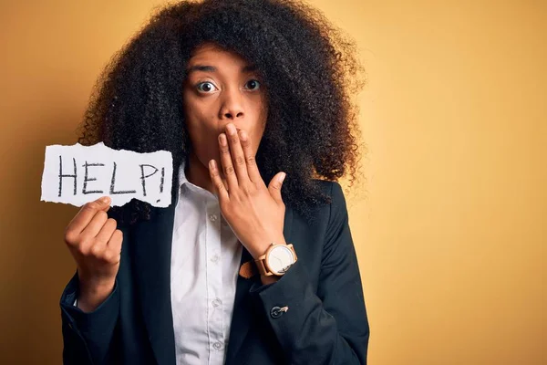 Joven Mujer Negocios Afroamericana Con Cabello Afro Sosteniendo Papel Ayuda —  Fotos de Stock