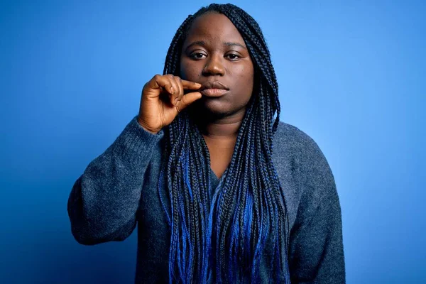 African American Size Woman Braids Wearing Casual Sweater Blue Background — Stock Photo, Image