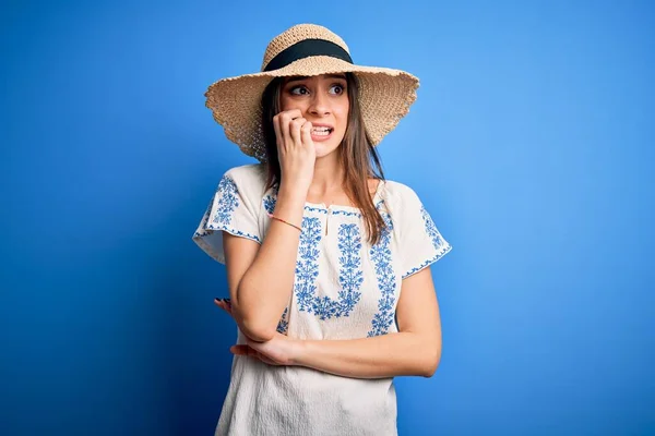 Young Beautiful Brunette Woman Wearing Casual Shirt Summer Hat Blue — Stock Photo, Image